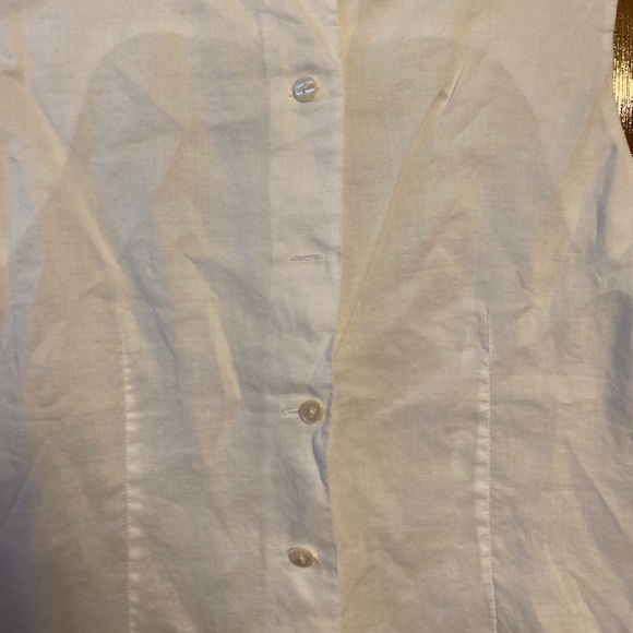 back button closure blouse - Picture 3 of 7